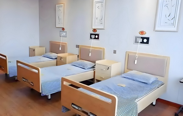 丑后训帝：狂傲丑后闹后宫